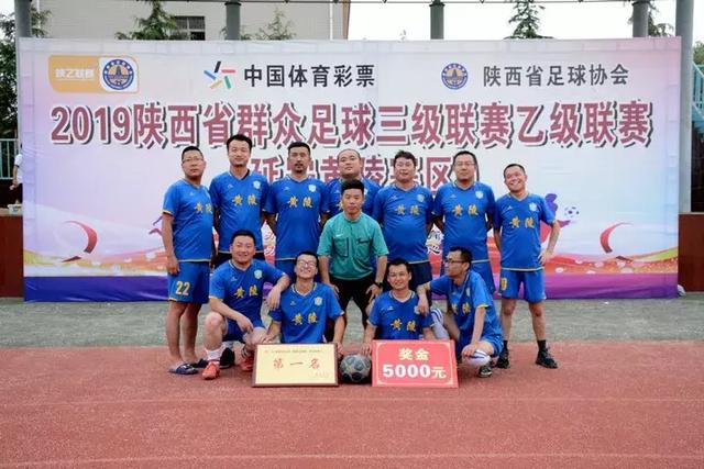 亚马尔与19岁女网红购物被偷拍 她有140多万粉丝